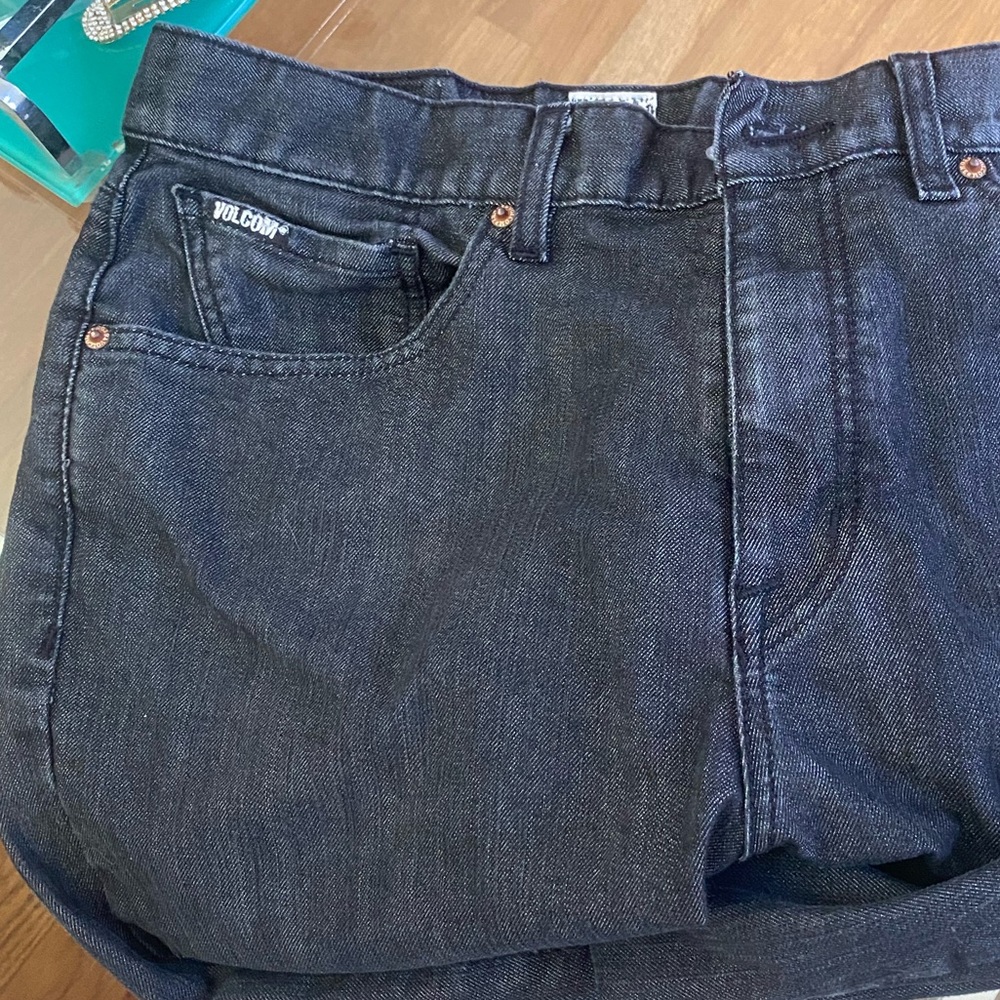 Volcom mens Black Bart relaxed fit stretch Skate jean size 34. Washed black